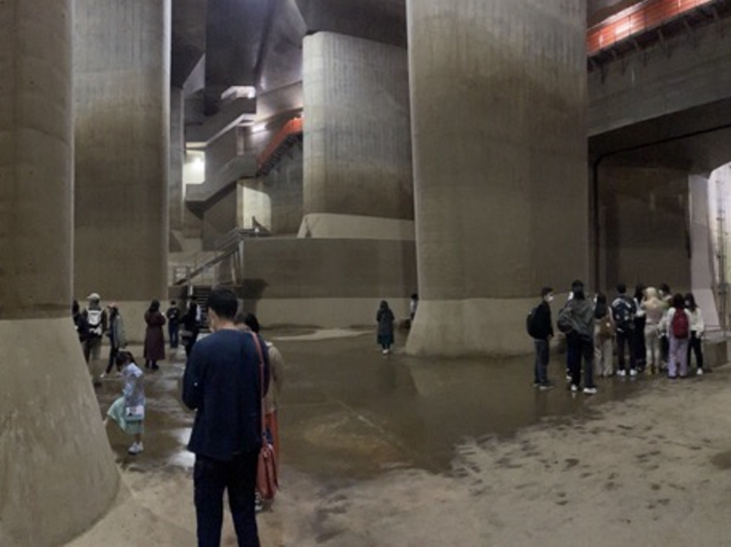 Bachelor's of Global Issues' students in a field trip to underground sewage system